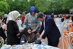 "Anneler Günü" programı 